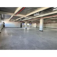 Piso Industrial, Con Area De Oficina, En Edificio Con Acceso Para Gandolas Y Ascensores De Carga En Boleita Norte 24-22564 Mvg 