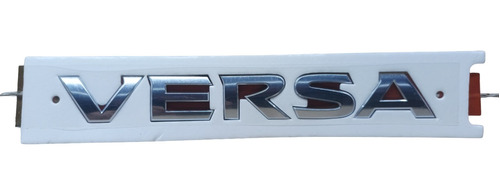 Emblema Trasero Cajuela Nissan Versa 2012-2024 Foto 4