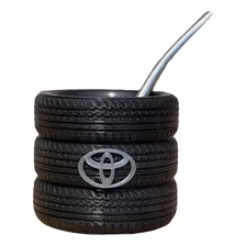 Mate Con Forma De Ruedas Y Logo De Toyota