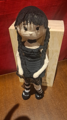 Muñeca Merlina Adams Crochet