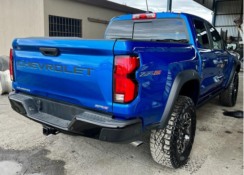  Logotipo Batea Chevrolet Colorado Lt, Z71, Zr2 2023-2024  Foto 3