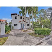 Espectacular Casa En Miami, Barrio The Roads, Cercano A Bric