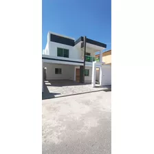 Venta De Casa Con Piscina