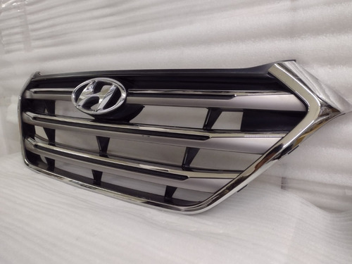 Parrilla Hyundai Tucson 2015-2018 Usada C/detalle Original Foto 3