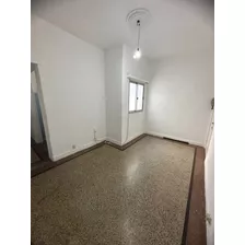 Apartamento De 1 Dorm En Pocitos, A Metros De Av Brasil, Excelente Zona Y Servicios, Buena Locomoción, Gc Bajos