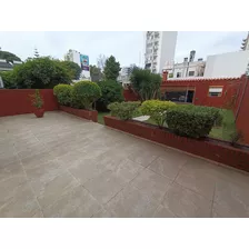 Se Vende Amplio Apartamento En Planta Baja Con Jardín, Terraza Y Parrillero En La Blanqueada, Montevideo