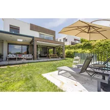 Casa En Venta De 3 Dorm. En Las Condes