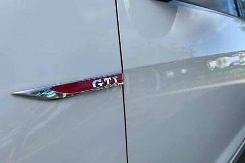 2 Emblemas Espadillas Gti Rojo Golf Polo Volkswagen Fender Foto 3