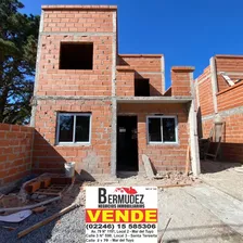 Venta Duplex En Pozo Al Fente 4 Ambientes En Calle 95 E/ 5 Y 6 Mar Del Tuyu