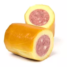 Salame Defumado E Queijo Provolone Da Região Serra Canastra