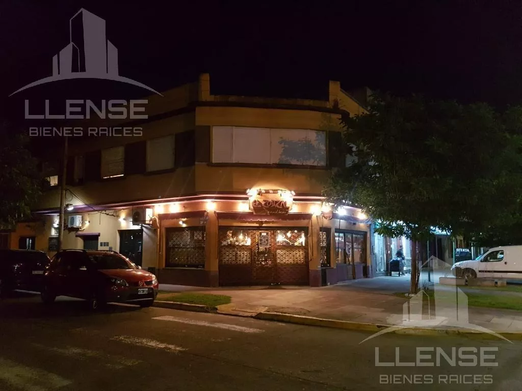 Local Comercial Esquina En Quilmes Centro Con 3 Departamentos 2amb En Planta