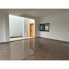 Casa En Venta En Brisas Oriental De 2 Niveles Y Terraza