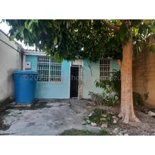 Casa En Venta En Urb. Vallecito, San Juan De Los Morros. 24-9039. Lln