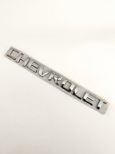 Emblema Letra Tapa Trasera Chevrolet Suv Foto 2