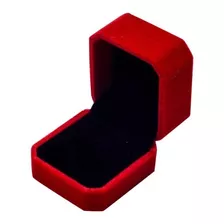 Caja Anillo Aros Joyas Terciopelo Rojo Fondo Negro 