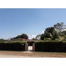 Se Vende Hermosa Y Acogedora Casa Con Lindos Espacios Inm Donde Prevalece La Tranquilidad . Cuenta Con Hermosos Jardines, Parrillera, Piscina Para Disfrutar En Familia Y Amigos. Safari Country