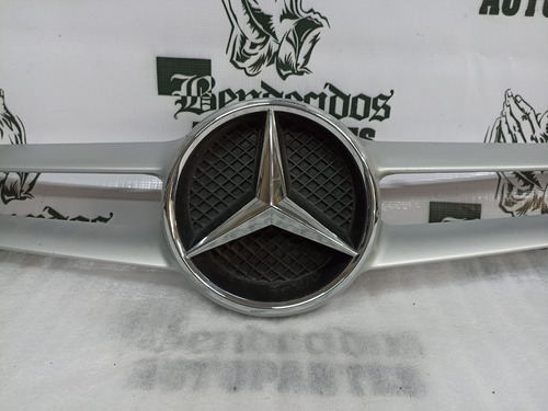 Parrilla Mercedes Benz Clase C 180 C220 C300 2015 A 2021 Foto 3