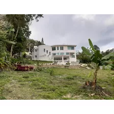 Villa Vacaciona En San Cristobal Con Hermosa Vista Con Solar De 2500 Metros 