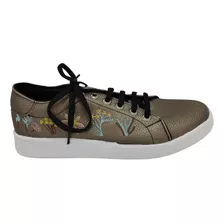 Zapatilla Mujer Cloe Peltre Ecocuero Bordada Cordones Comoda