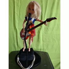 Boneca Morotizada Que Estar A Cantar E Tocar Guitarra