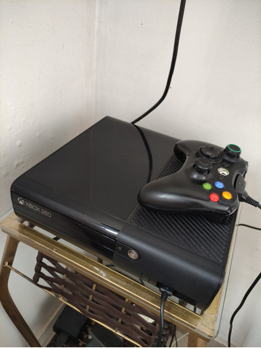 Xbox 360 Arcade Rgh E Lt 3.0 Ssd 240gb + 2 Controles Com 35 Jogos Na  Memoria