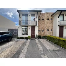 Venta De Casa En Fracc. Puerta De Piedra, Corregidora, Querétaro