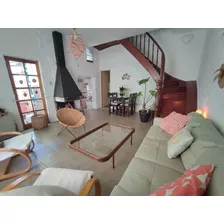 Casa Muy Comoda, Excelente Estado, Jardin, Parrillero, Cocheras, Estufa A Leña, P. Unico