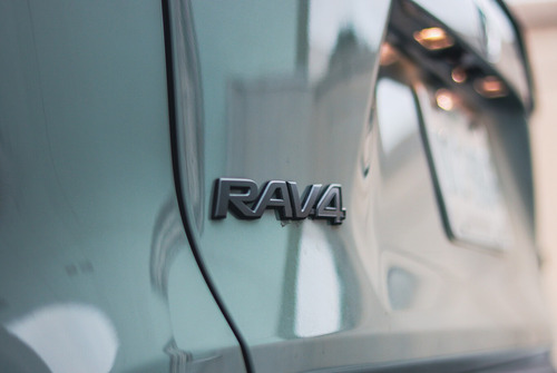 Emblema Rav4 Toyota Trasero Cajuela 2004 - 2024 Foto 8