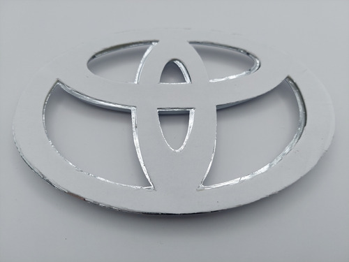 Emblema Parrilla Toyota Hilux Cromado Del 2010 Al 2017 Foto 3