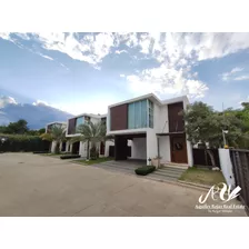 Casa En Proyecto En Cerrado En Las Carmelitas