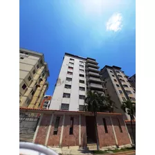 Venta De Apartamento Resid. Elizabeth, Urb. Los Nísperos