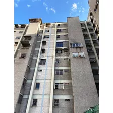 Apartamento En Venta En Caricuao #24-7896. Jose Luis