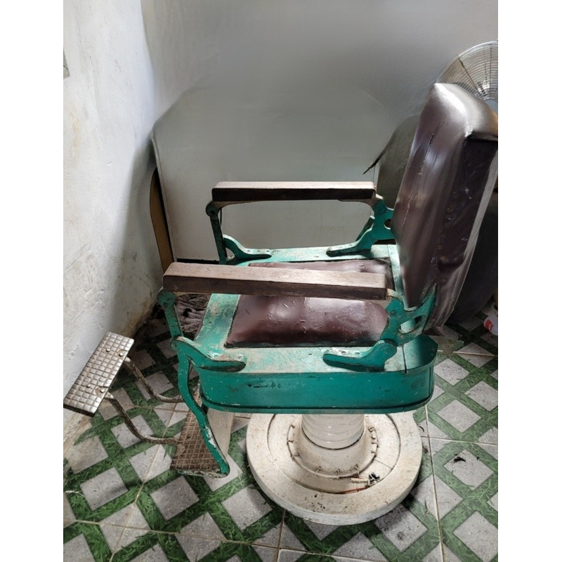 Cadeira de Barbeiro Antiga Cromada com Botonê Konig - Maxibel
