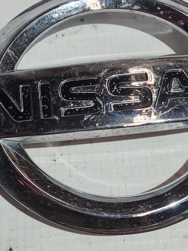 Emblema Nissan Versa 07/12 Foto 2