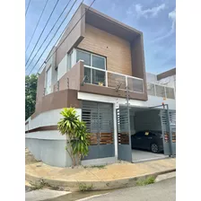 Vendo Hermosa Casa De 2 Niveles En La Autopista De San Isidro, Santo Domingo Este, República Dominicana