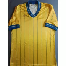 Camiseta De Fútbol Umbro Talle M, Usada.