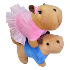 Kit Casal De Capivara Pelúcia 25cm Fofinha Roupa Azul E Rosa