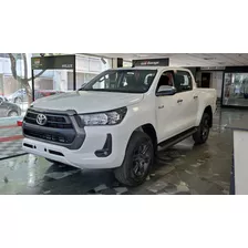 Toyota Hilux Sr 4x2 Nafta 2024 Blanco 0km