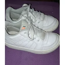 Zapatillas Blancas Marca Pups Talle 32