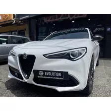 Alfa Romeo Stelvio 2023 2.0 280cv At Q4 Veloce