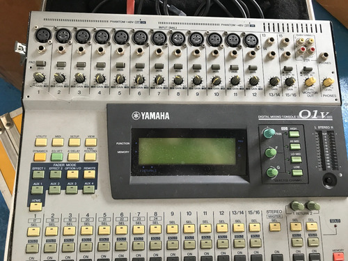 Mesa De Som Digital Yamaha 01v Expandida 24 Canais + Case