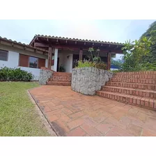 Casa En Venta Urbanización El Castaño Maracay Estado Aragua. Mls. 24-6595. Ejgp