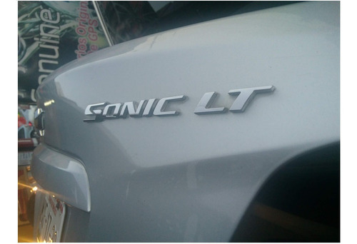 Emblema (sonic Lt) Cajuela Chevrolet Sonic 2012 - 2017 Foto 3