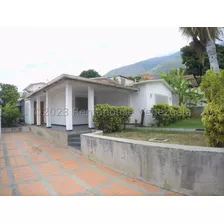 Casa En Excelente Urbanzacion Con Amplia Cocina En Venta Altamira Mls #23-26822 Carmen Febles 24-11