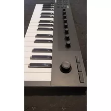 Native Instruments Komplete Kontrol M32 Controlador Midi