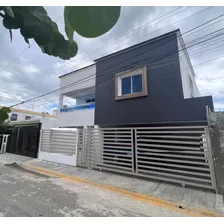 Vendo Hermosa Casa De Dos Niveles En El Almirante 