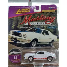 Carritos Ford Mustang Johnny Lightning Escala 1:64