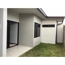 Casa En Condominio, 2 Dormitorios, 2 Baños, Cochera Doble.