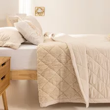 Cubrecama Quilt Con Sherpa King Arredo Rombos Color Natural