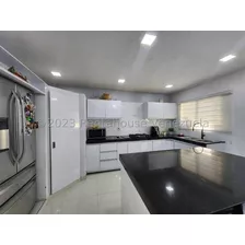 Casa En Venta En Urbanismo Privado, Vigilancia 24/7, Remodelada Bajo Un Estilo Vanguardista, Amplias Y Comodas Habitaciones, Tanque Subterraneo De 10mil Litros, Area Para Remodelar. Dbs.